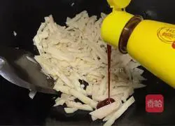 Illustration of how to make spicy shredded lotus root 7
