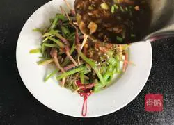 Illustration of how to make spinach roots in oyster sauce 9