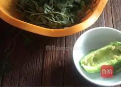 Illustration of how to make purslane and bitter melon mound 2