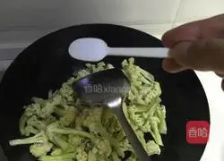 Illustration of how to stir-fry cauliflower 6