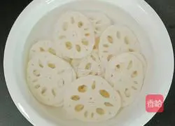 Illustration of how to make cold lotus root 11