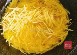 Illustration of how to make three-strand fried beans 2