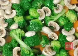 Illustration of how to make stir-fried mushrooms with broccoli 7