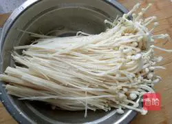 Illustration of how to make garlic mushrooms 3