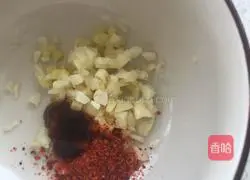 Illustration of how to make cold fungus and bitter chrysanthemum 3