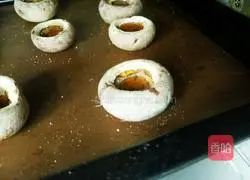 Illustration of how to make a mouthful of water 5