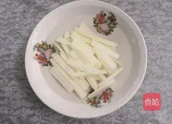 Illustration of how to make three-medicine lettuce and fried fungus 3