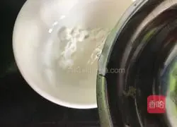 Illustration of how to make spinach roots in oyster sauce 4