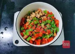 Illustration of how to make cold celery and peanuts 5