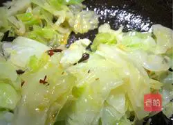 Illustration of how to make stir-fried cabbage 8