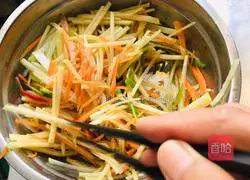 Illustration of how to make cold kohlrabi 6