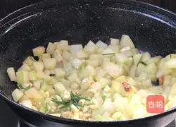 Illustration of how to make diced winter melon with soy sauce 5