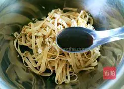 Illustration of how to make spinach with bean curd 10