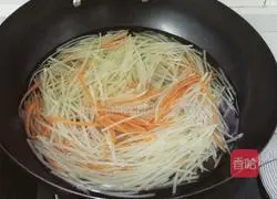 Illustration of how to make cold shredded potatoes 8
