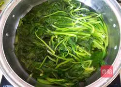 Illustration of how to make spinach with bean curd 1
