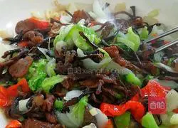 Illustration of how to make stir-fried dried mushrooms and cabbage 5