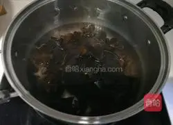 Illustration of how to make green onions mixed with fungus 1