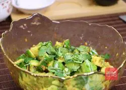 Illustration of how to make cold cucumber 7