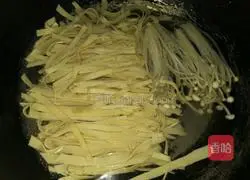 Illustration of how to make scallion oil tofu skin 4