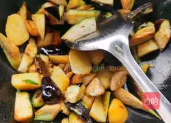 Illustration of how to make three fresh vegetables 12