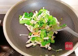 Illustration of how to stir-fry rapeseed with white jade mushrooms 10