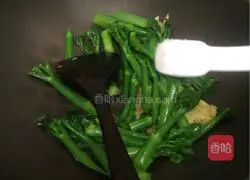 Illustration of how to make ginger kale (authentic Cantonese home-style simple version) 9