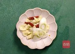 Hand-shred cabbage Illustration of how to do it 1