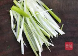 Illustration of how to make white kidney beans mixed with spinach 9