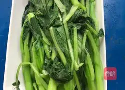 Illustration of how to make garlic cabbage 3