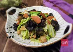 Illustration of how to stir-fry cabbage with fungus 14