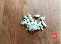 Illustration of how to stir-fry red cabbage and moss 3