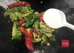 Illustration of how to make spicy stir-fried prunes 6