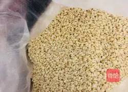 Spicy Illustration of how to make shelled lotus root 4