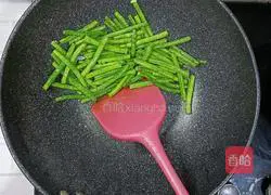 Illustration of how to make fried beans with potatoes and eggplants 6