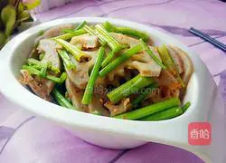 Illustration of how to make spicy cold lotus root slices 8