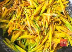 Illustration of how to cook day lilies 6