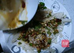 Illustration of how to make enoki mushrooms in oil 10