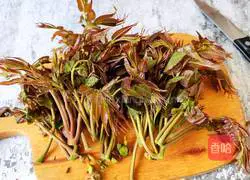  Illustration of how to make fried toon and dried beans 1