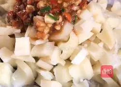 Illustration of how to make cold lotus root 8