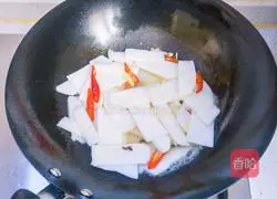 Illustration of how to make Qinxiangshan tablets 7