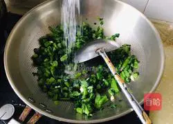 Illustration of how to make stir-fried radish leaves 9