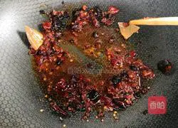 Illustration of how to make spicy lotus root diced 3