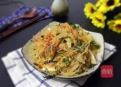 Illustration of how to mix cabbage with vermicelli 15