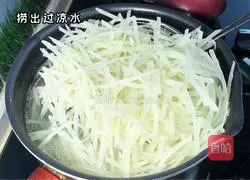 Illustration of how to make cold shredded potatoes 2