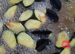 Illustrations of how to make three delicacies at home 8