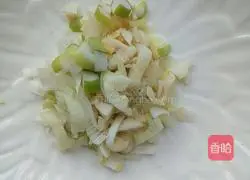 Illustration of how to make fried king oyster mushrooms with carrots 4