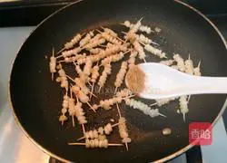 Illustration of how to make toothpick corn skewers 11