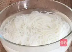 Illustration of how to make Yinya fried vermicelli 5