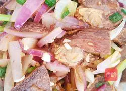 Illustration of how to make beef with onions 12