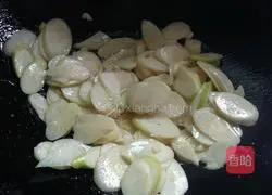 Illustration of how to make stir-fried wild rice 6